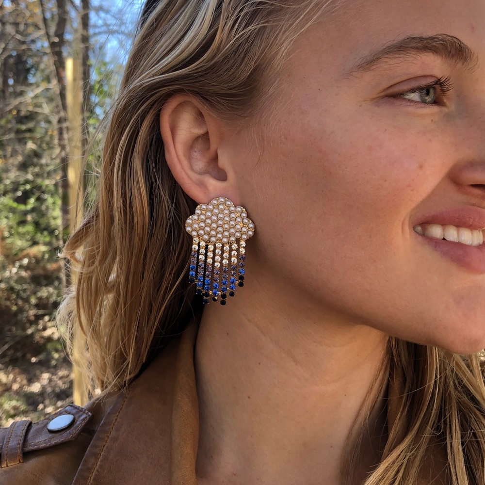🌧Silver Lining Drop Earrings! - Picture 5 of 5